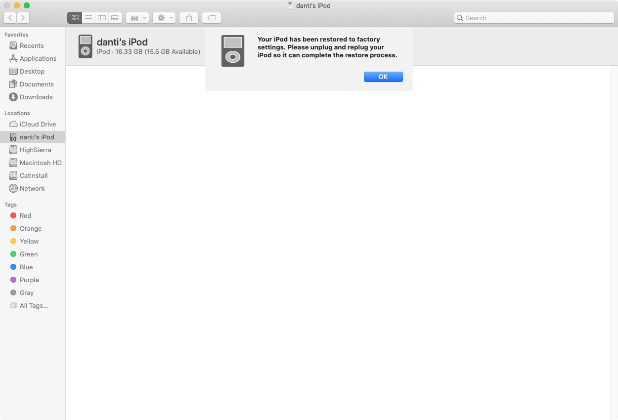Finder dialog asking to unplug and replug the iPod to complete the restore